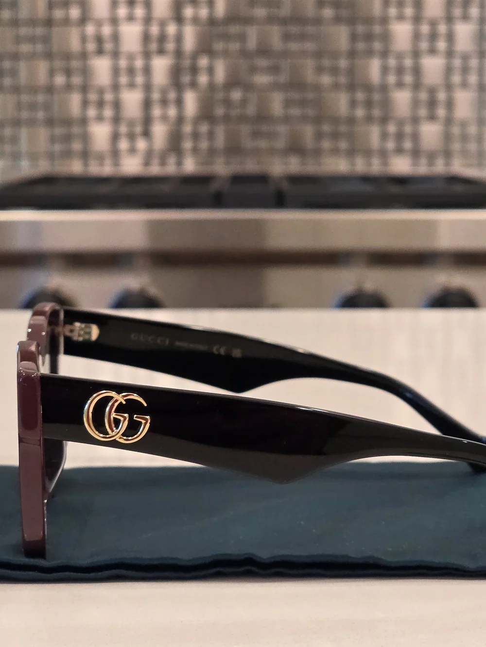 💯Authentic Gucci Burgundy Front Black Temples  Sunglasses with Gold GG